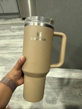 Stanley Tan Travel Tumbler with Handle and Clear Lid no straw